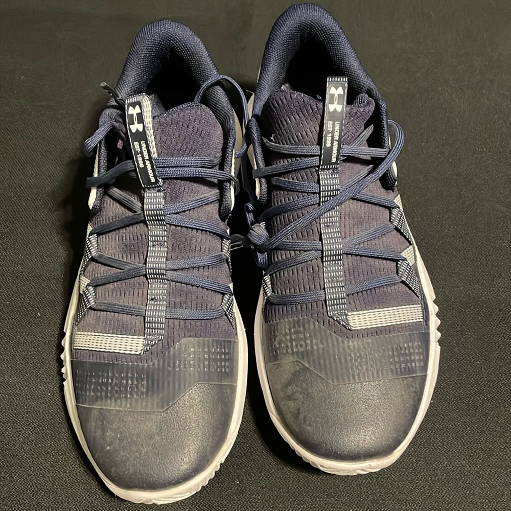 Brand new size 8 women’s volleyball shoes